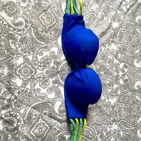 Victoria’s Secret bandeau bathing suit top. - Picture 1 of 2